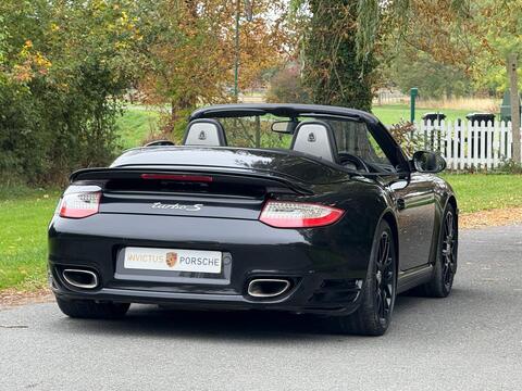 Porsche 911 view 3