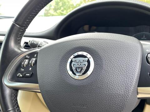 Jaguar XF view 16