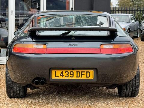 Porsche 928 view 9