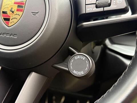 Porsche 911 view 32