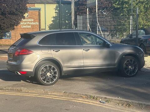 Porsche Cayenne view 32
