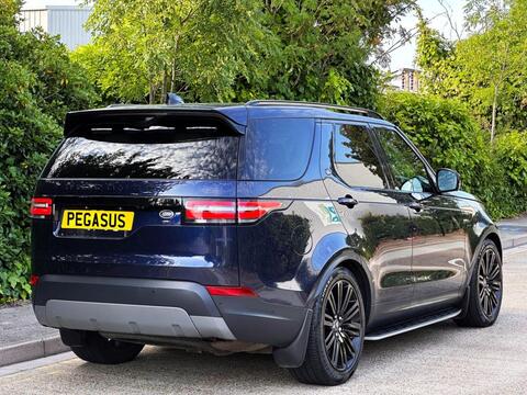 Land Rover Discovery view 3