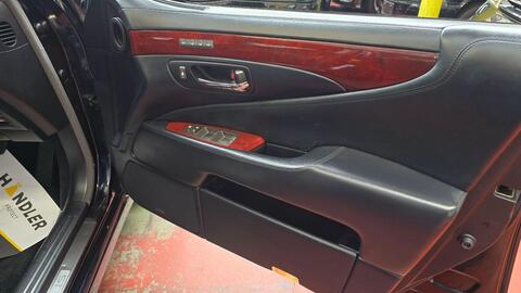 Lexus LS view 27