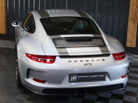 Porsche 911 view 44