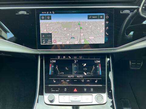 Audi Q8 view 35