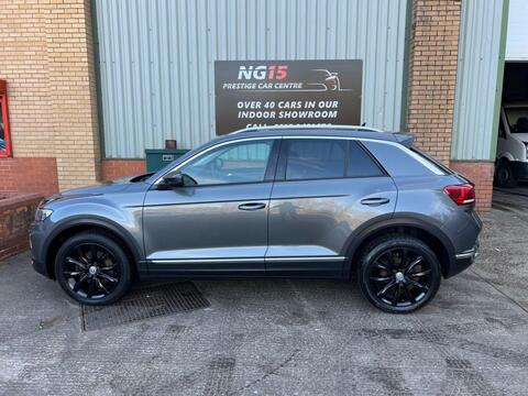 Volkswagen T-Roc view 3