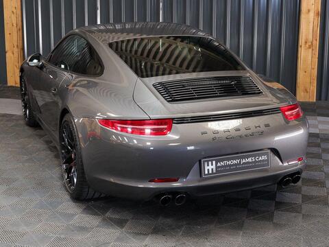 Porsche 911 view 26