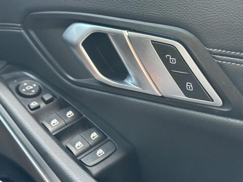 BMW 3 Series view 23
