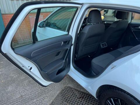 Volkswagen Golf view 12
