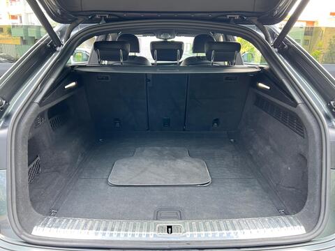 Audi Q8 view 27