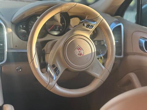 Porsche Cayenne view 56