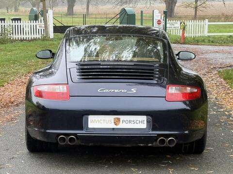 Porsche 911 view 14