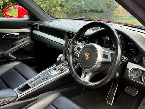 Porsche 911 view 5