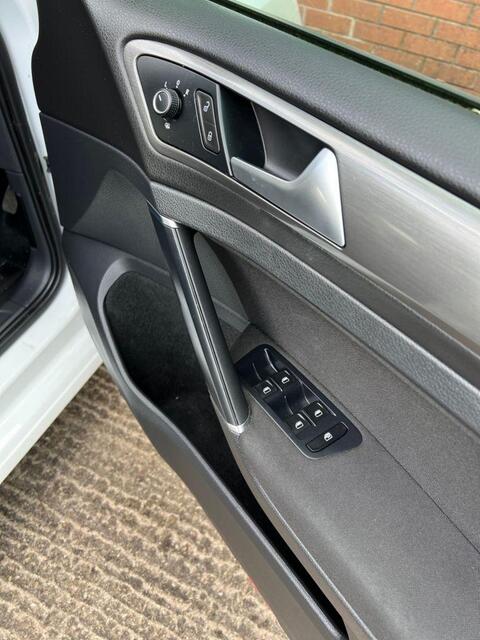 Volkswagen Golf view 23