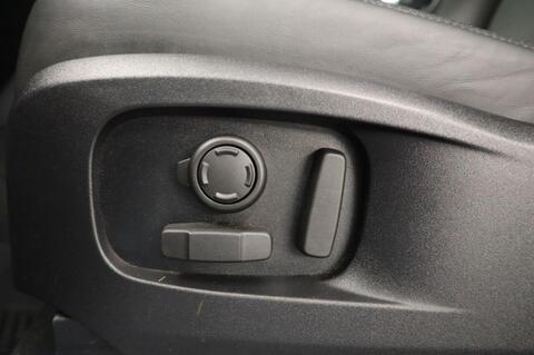 Land Rover Defender view 10