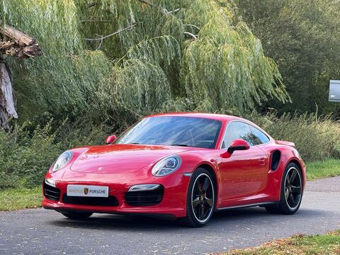 Porsche 911 view 7