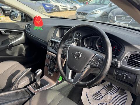 Volvo V40 Cross Country view 11