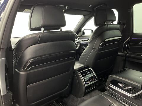 BMW 7 Series view 44