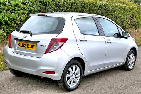 Toyota Yaris view 3