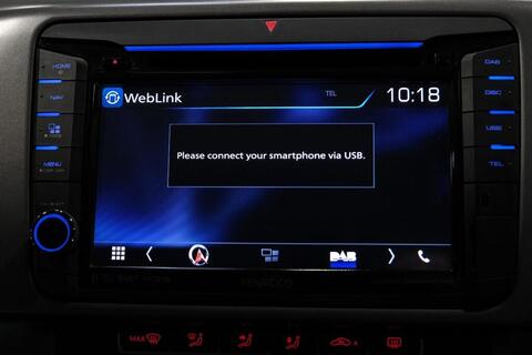 Volkswagen Caravelle view 18