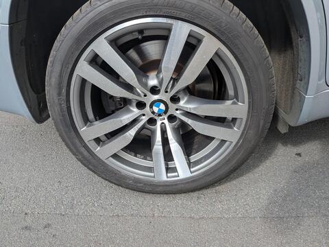 BMW X5 M view 9
