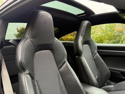 Porsche 911 view 8