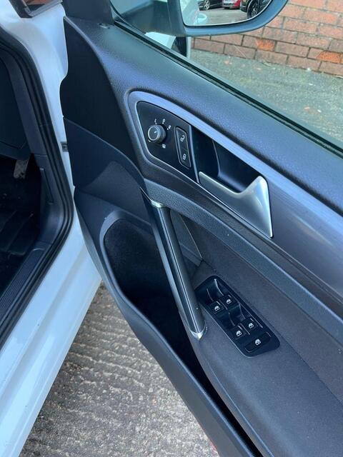 Volkswagen Golf view 21
