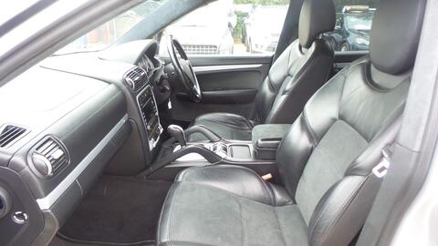 Porsche Cayenne view 8