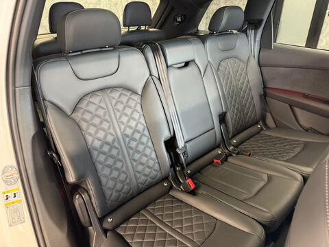 Audi SQ7 view 33