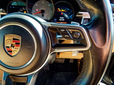 Porsche Macan view 38