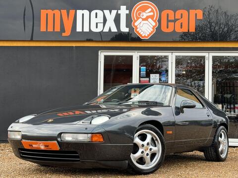 Porsche 928 view 6
