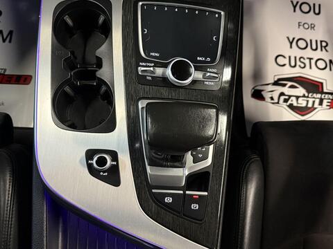 Audi Q7 view 32