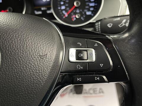 Volkswagen Passat view 14