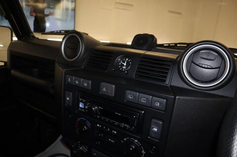 Land Rover Defender view 27