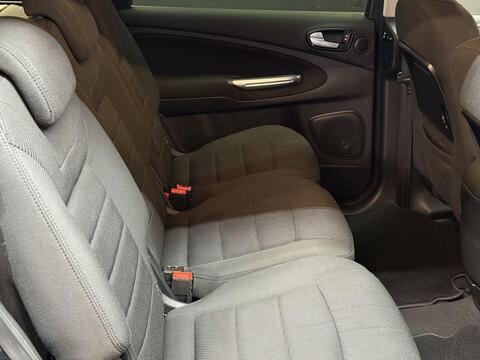 Ford Galaxy view 32