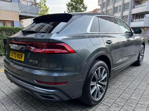 Audi Q8 view 11