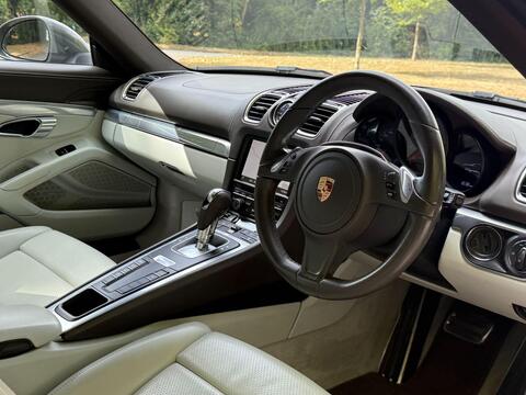 Porsche Cayman view 16
