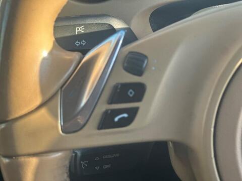 Porsche Cayenne view 59