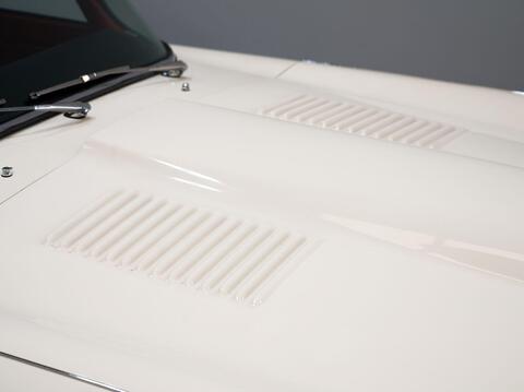 Jaguar E-Type view 33