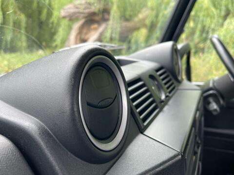 Land Rover Defender view 25