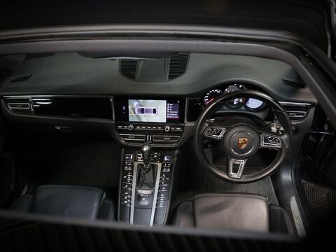 Porsche Macan view 2