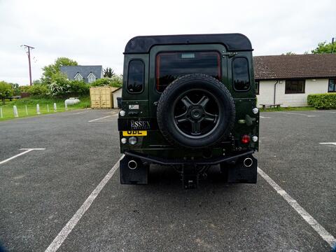Land Rover Defender view 24