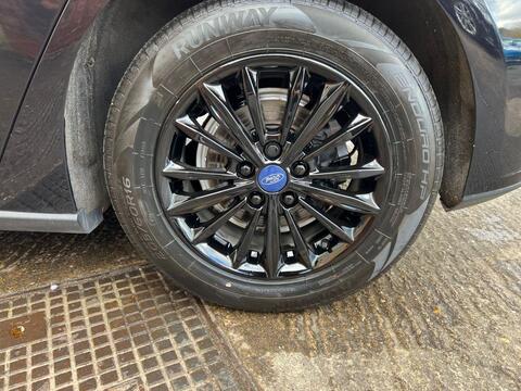 Ford Focus view 27