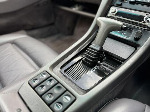 Porsche 928 view 21