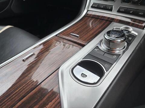 Jaguar XF view 42