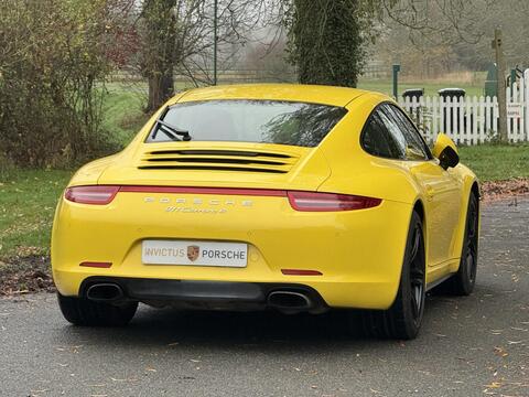 Porsche 911 view 3