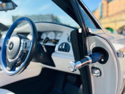Rolls-Royce Dawn view 41