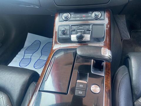 Audi A8 view 26
