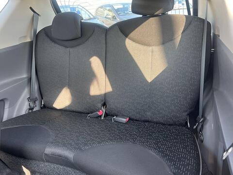Peugeot 107 view 11