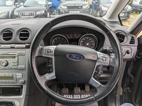 Ford Galaxy view 12